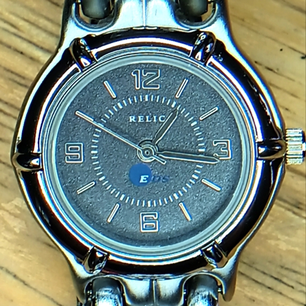 X Relic ladies Quartz. Gray dial, 3 hand movement. SS back and bracelet 26.5